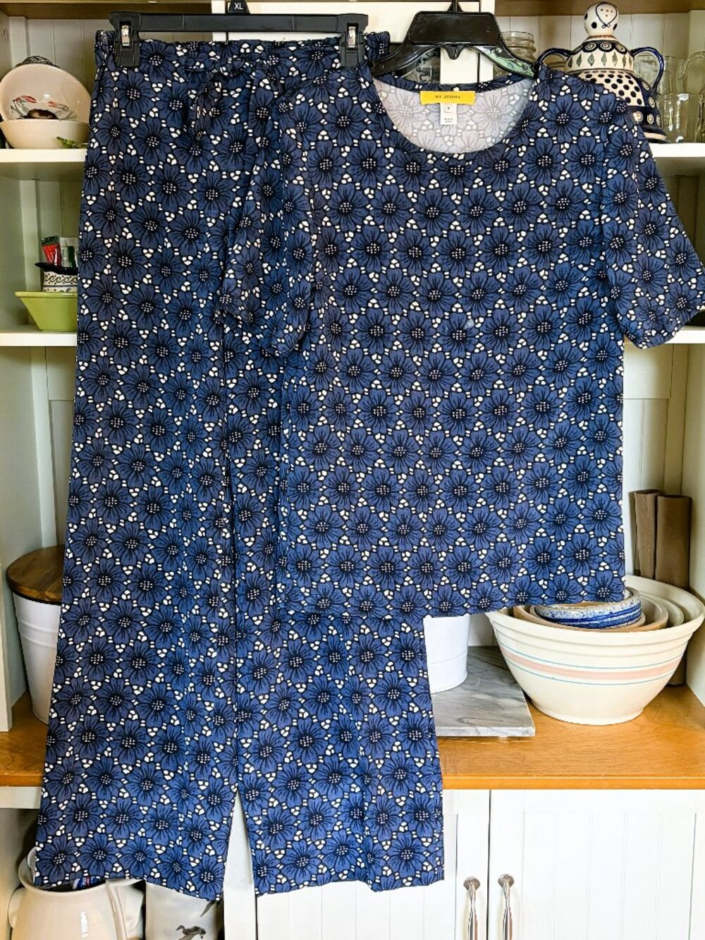 St. John Silk Pajama/Lounge Set Size S Petite Blue & White Floral Short Sleeve
